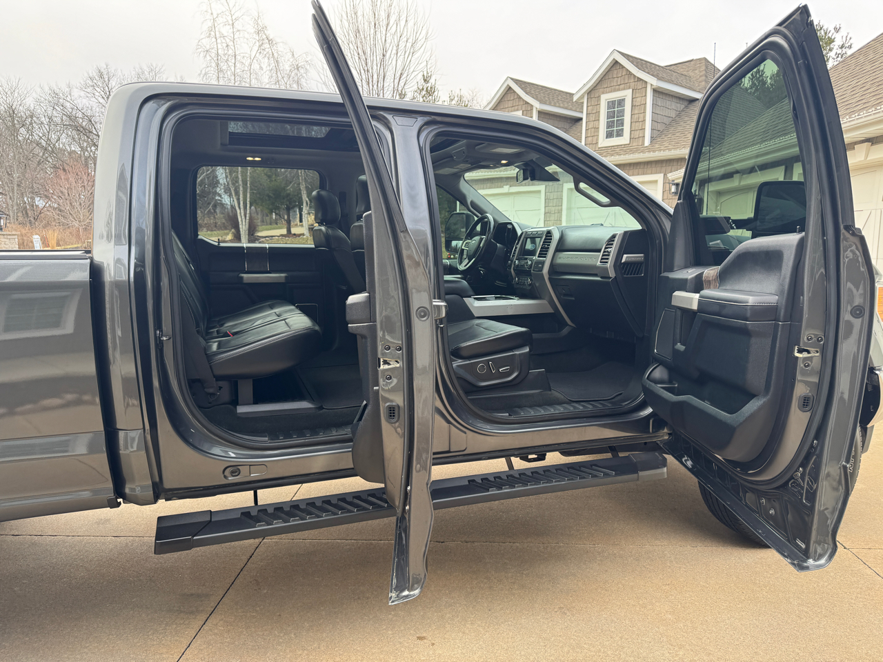 Ford Super Duty F-350 SRW Lariat 4WD Crew Cab 6.75' Box 2017