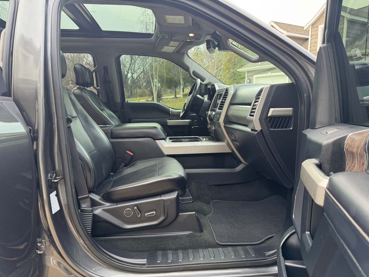 Ford Super Duty F-350 SRW Lariat 4WD Crew Cab 6.75' Box 2017