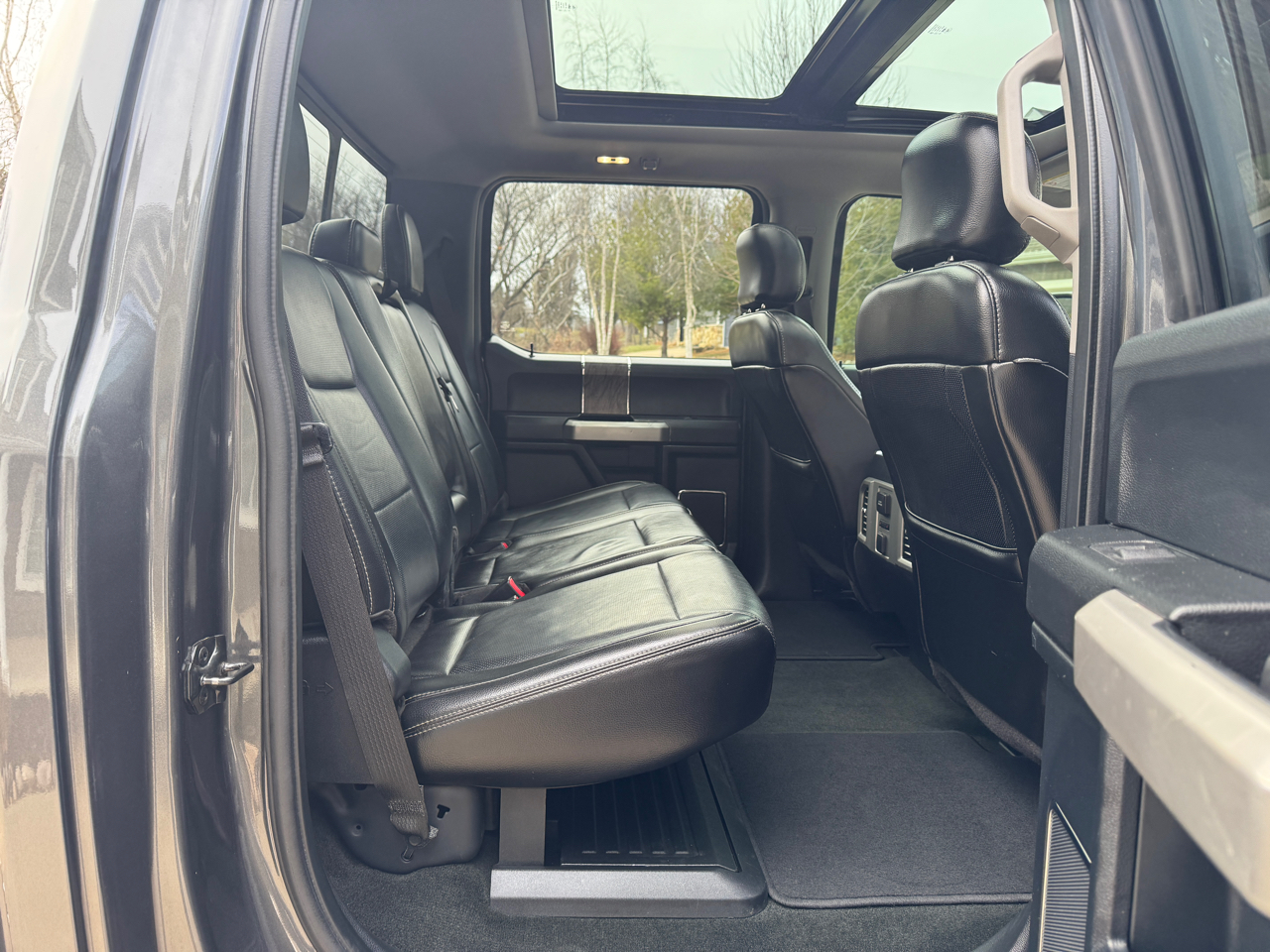 Ford Super Duty F-350 SRW Lariat 4WD Crew Cab 6.75' Box 2017