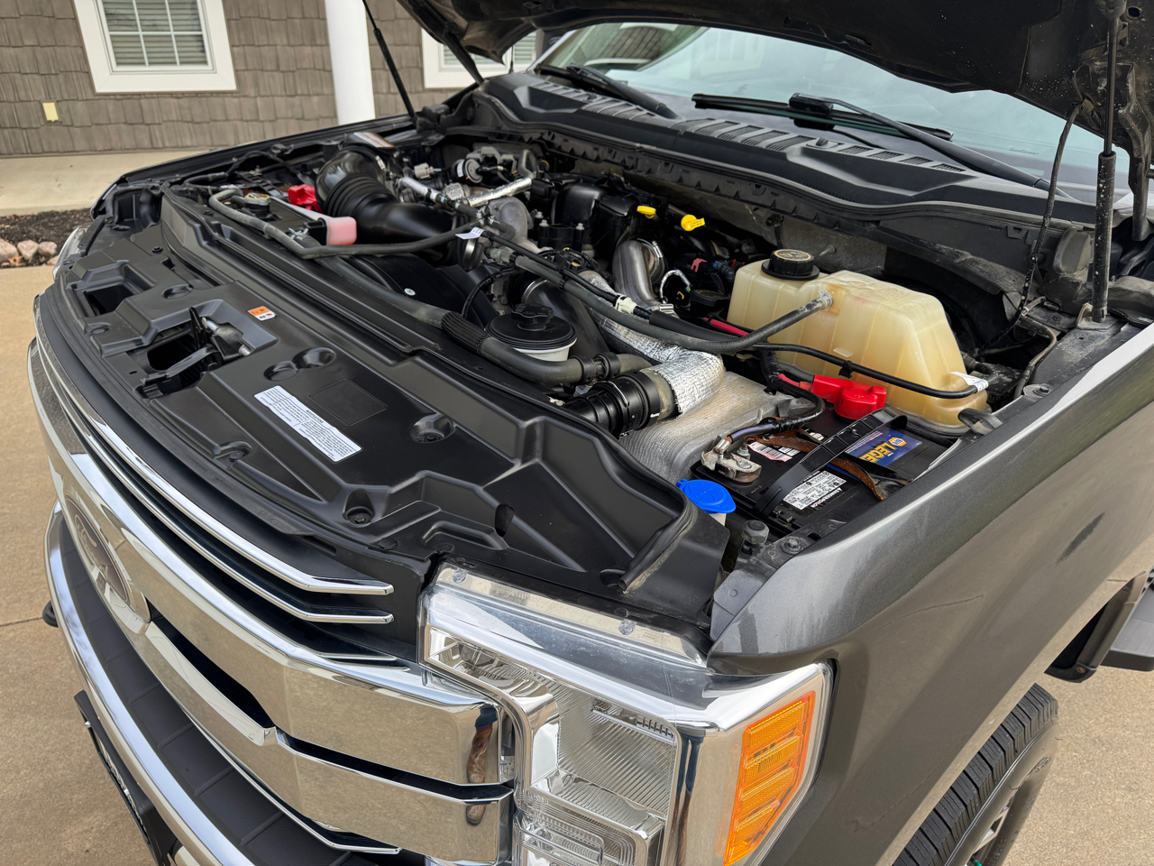 Ford Super Duty F-350 SRW Lariat 4WD Crew Cab 6.75' Box 2017