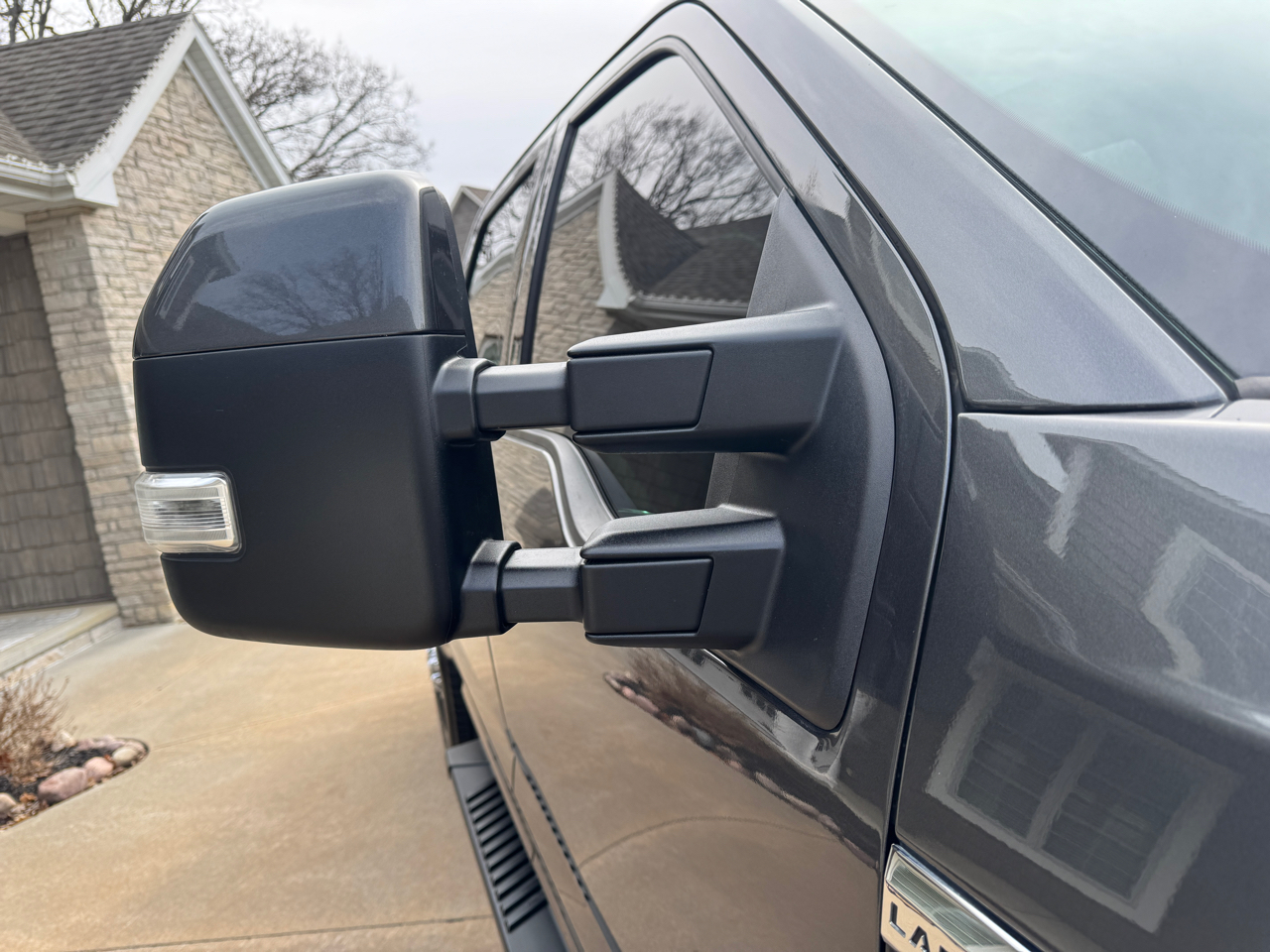 Ford Super Duty F-350 SRW Lariat 4WD Crew Cab 6.75' Box 2017