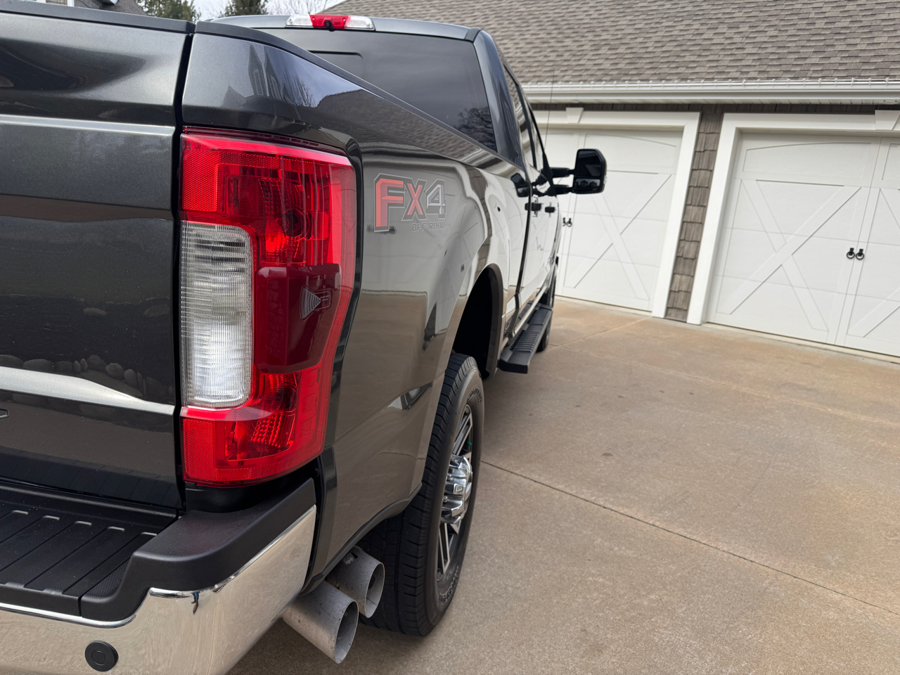 Ford Super Duty F-350 SRW Lariat 4WD Crew Cab 6.75' Box 2017