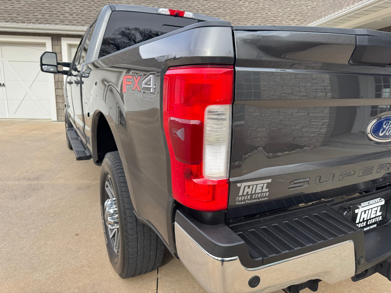 Ford Super Duty F-350 SRW Lariat 4WD Crew Cab 6.75' Box 2017