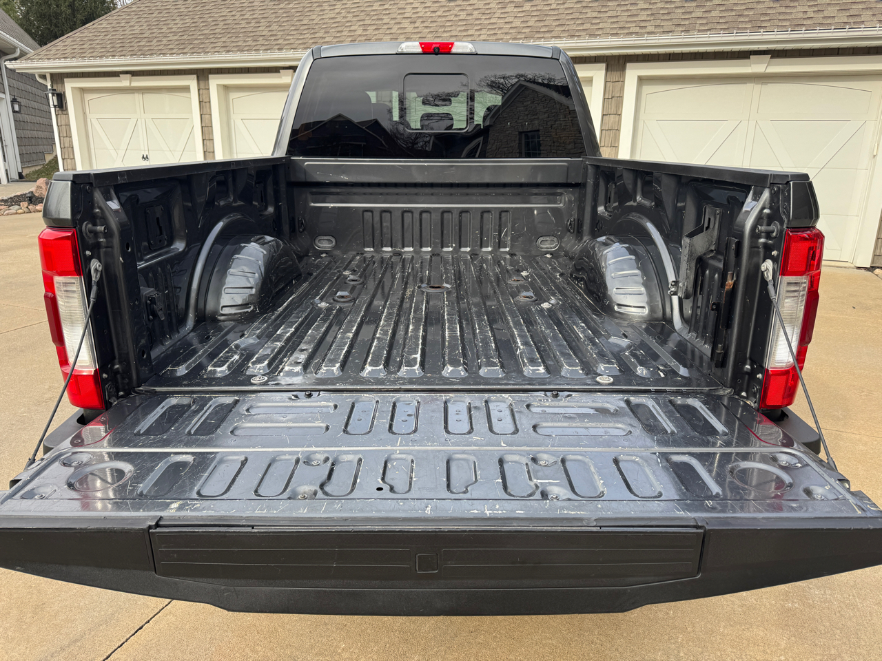 Ford Super Duty F-350 SRW Lariat 4WD Crew Cab 6.75' Box 2017