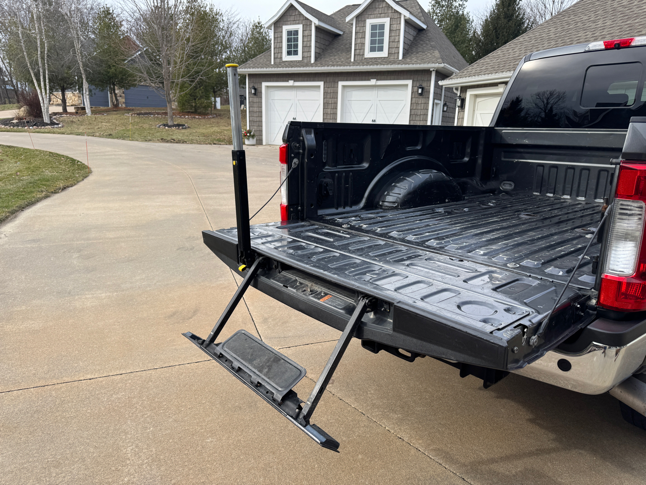 Ford Super Duty F-350 SRW Lariat 4WD Crew Cab 6.75' Box 2017