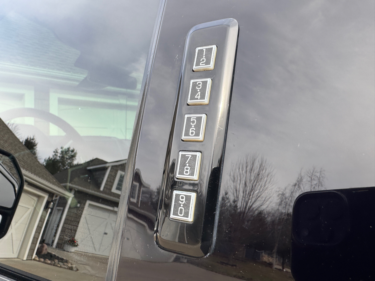 Ford Super Duty F-350 SRW Lariat 4WD Crew Cab 6.75' Box 2017