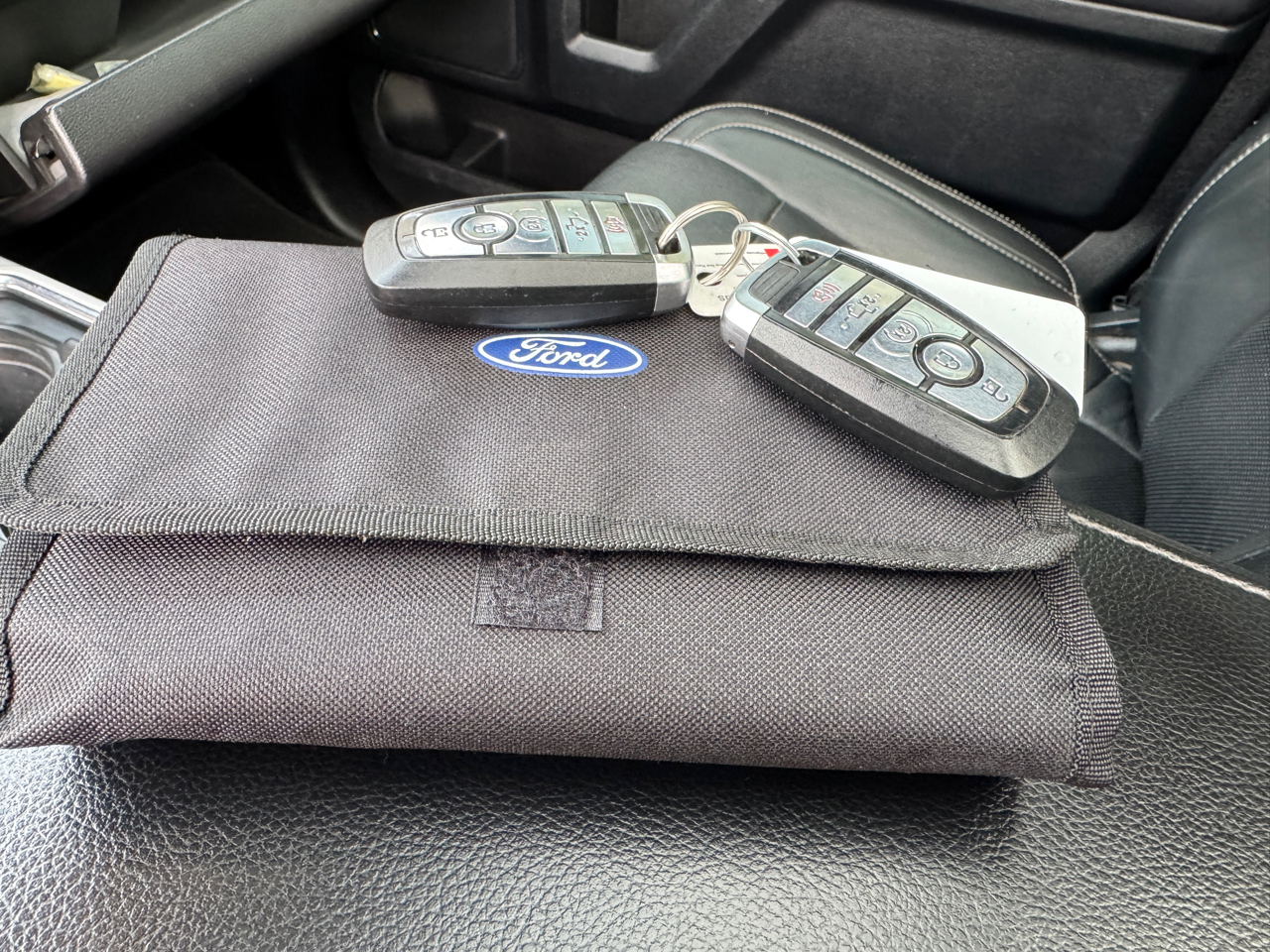 Ford Super Duty F-350 SRW Lariat 4WD Crew Cab 6.75' Box 2017