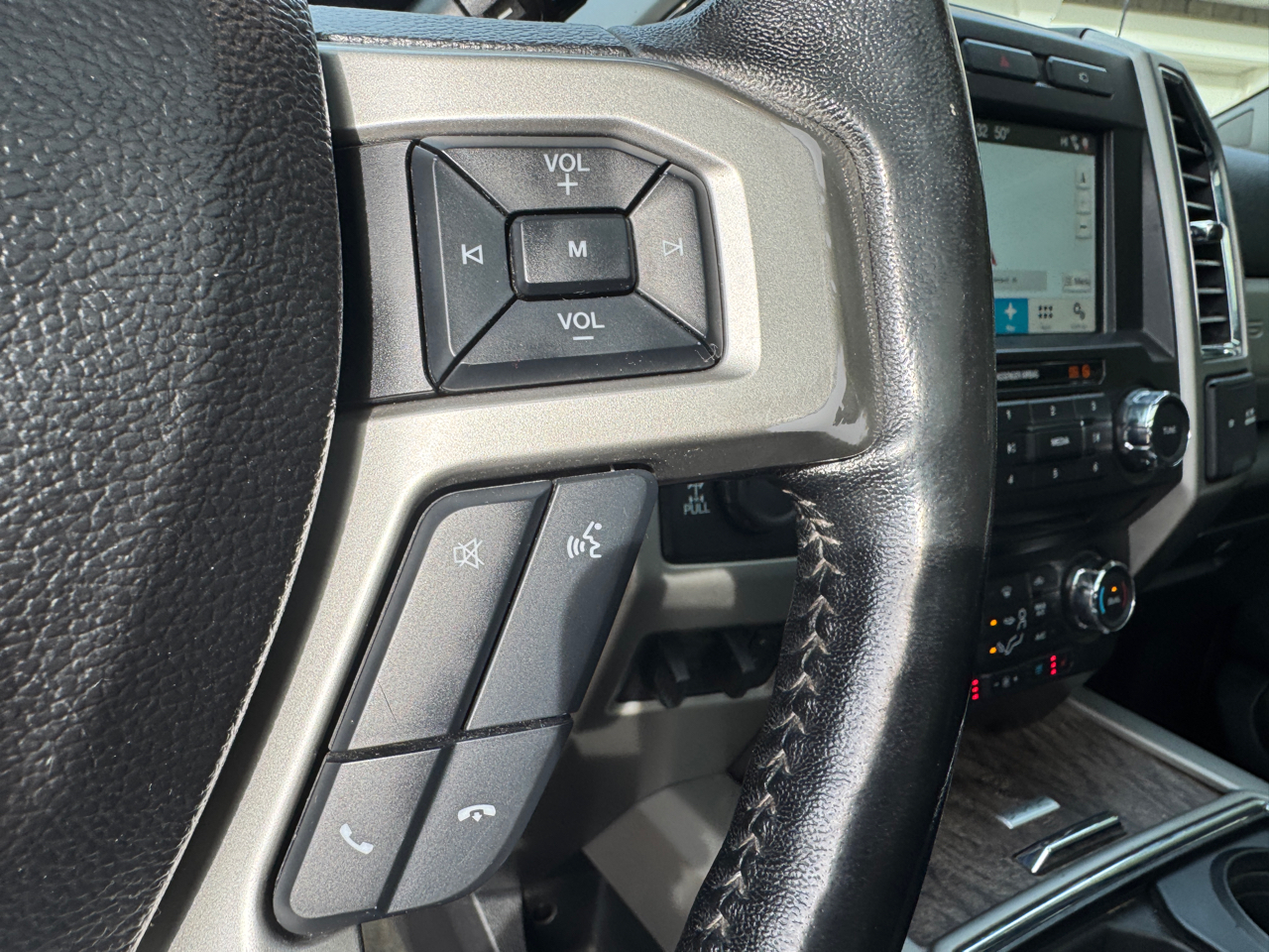 Ford Super Duty F-350 SRW Lariat 4WD Crew Cab 6.75' Box 2017