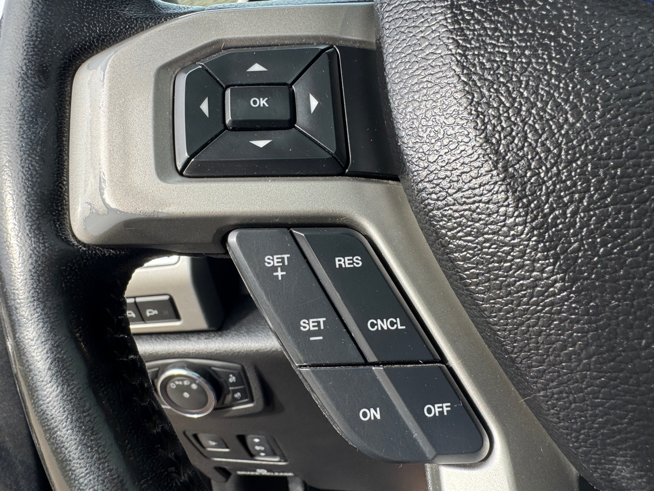 Ford Super Duty F-350 SRW Lariat 4WD Crew Cab 6.75' Box 2017