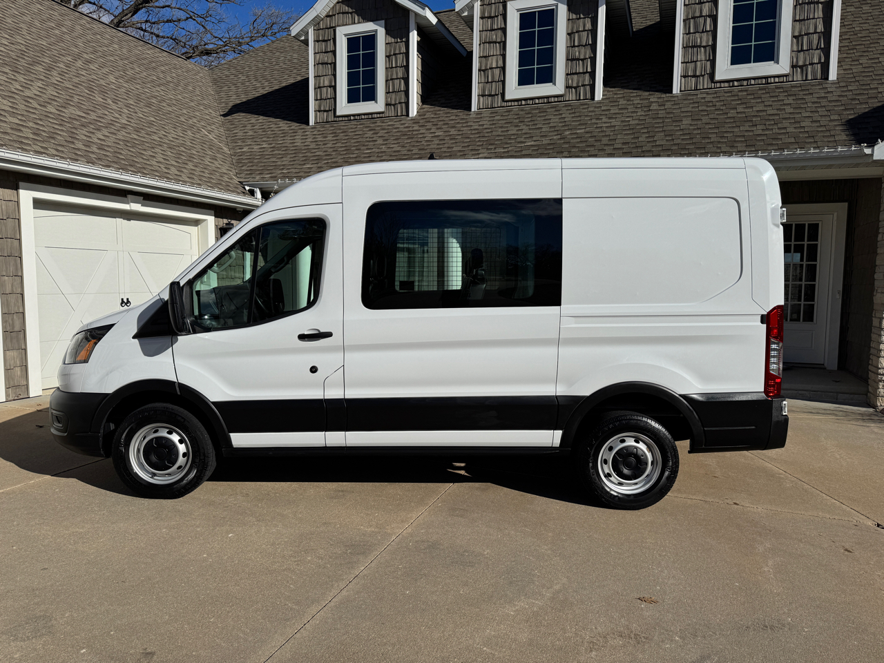 Ford Transit Crew Van T-250 130" Med Rf 9070 GVWR RWD 2020