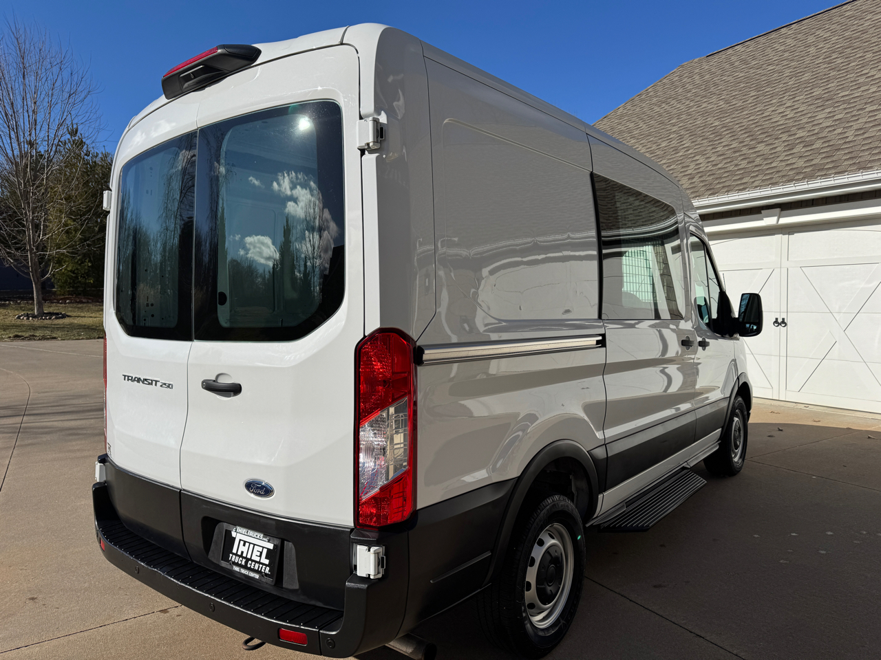 Ford Transit Crew Van T-250 130" Med Rf 9070 GVWR RWD 2020