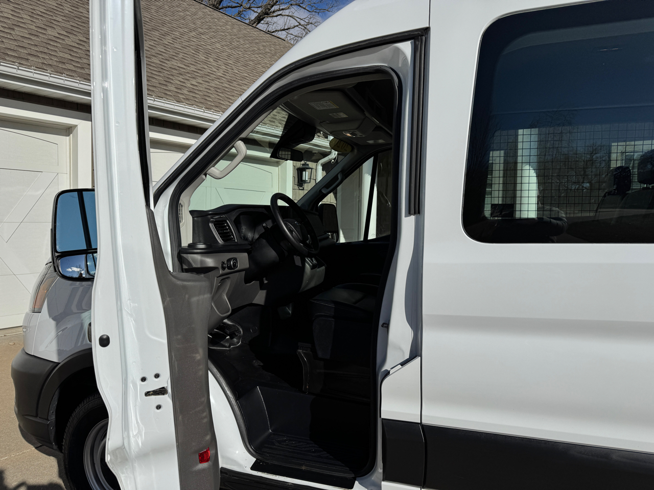 Ford Transit Crew Van T-250 130" Med Rf 9070 GVWR RWD 2020