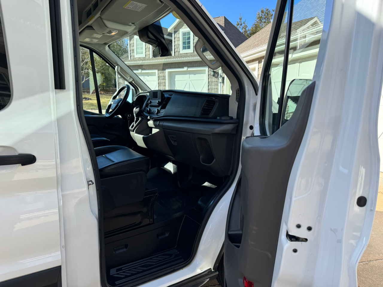 Ford Transit Crew Van T-250 130" Med Rf 9070 GVWR RWD 2020