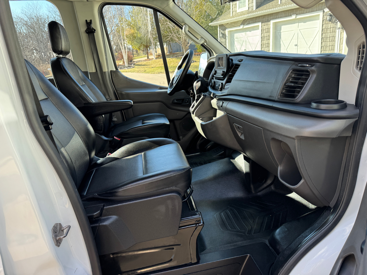 Ford Transit Crew Van T-250 130" Med Rf 9070 GVWR RWD 2020