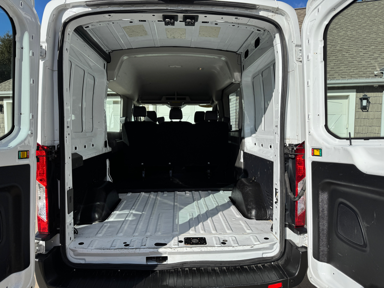 Ford Transit Crew Van T-250 130" Med Rf 9070 GVWR RWD 2020