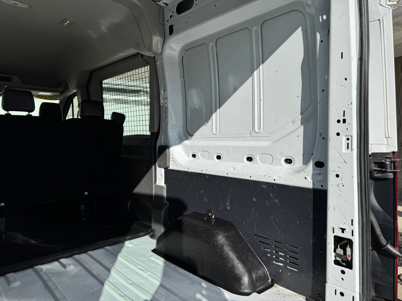 Ford Transit Crew Van T-250 130" Med Rf 9070 GVWR RWD 2020