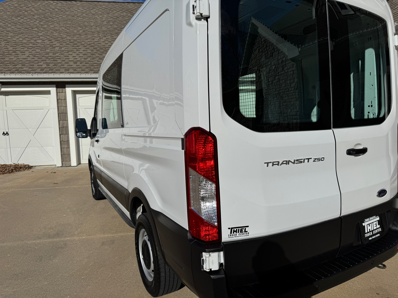 Ford Transit Crew Van T-250 130" Med Rf 9070 GVWR RWD 2020