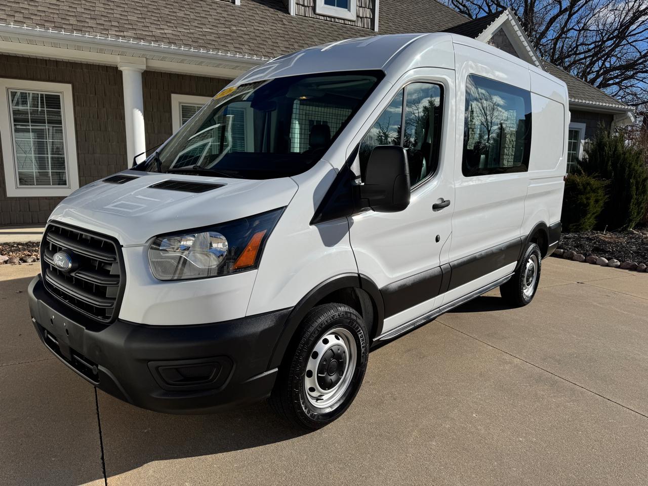 2020 Ford Transit Crew Van T-250 130" Med Rf 9070 GVWR RWD