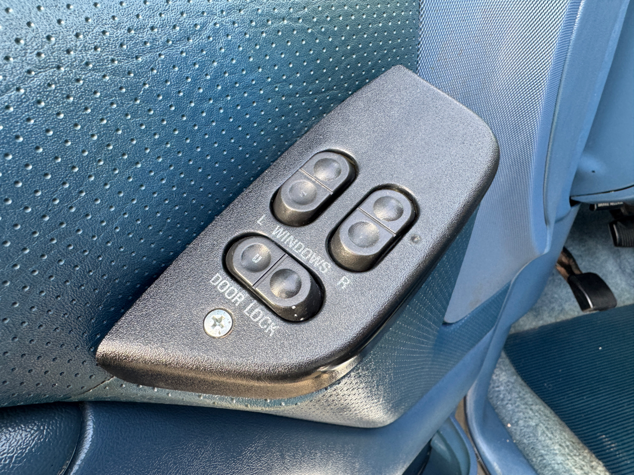 Ford F-350 Reg Cab 133.0" WB 4WD 1996