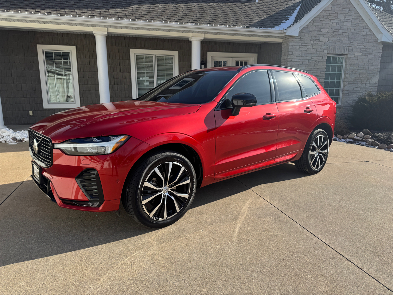 Volvo XC60 B5 AWD Plus Dark Theme 2023