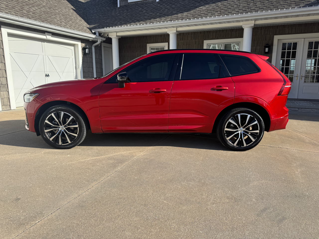 Volvo XC60 B5 AWD Plus Dark Theme 2023