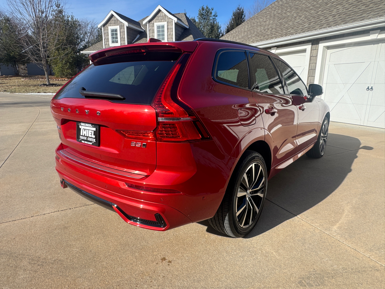 Volvo XC60 B5 AWD Plus Dark Theme 2023