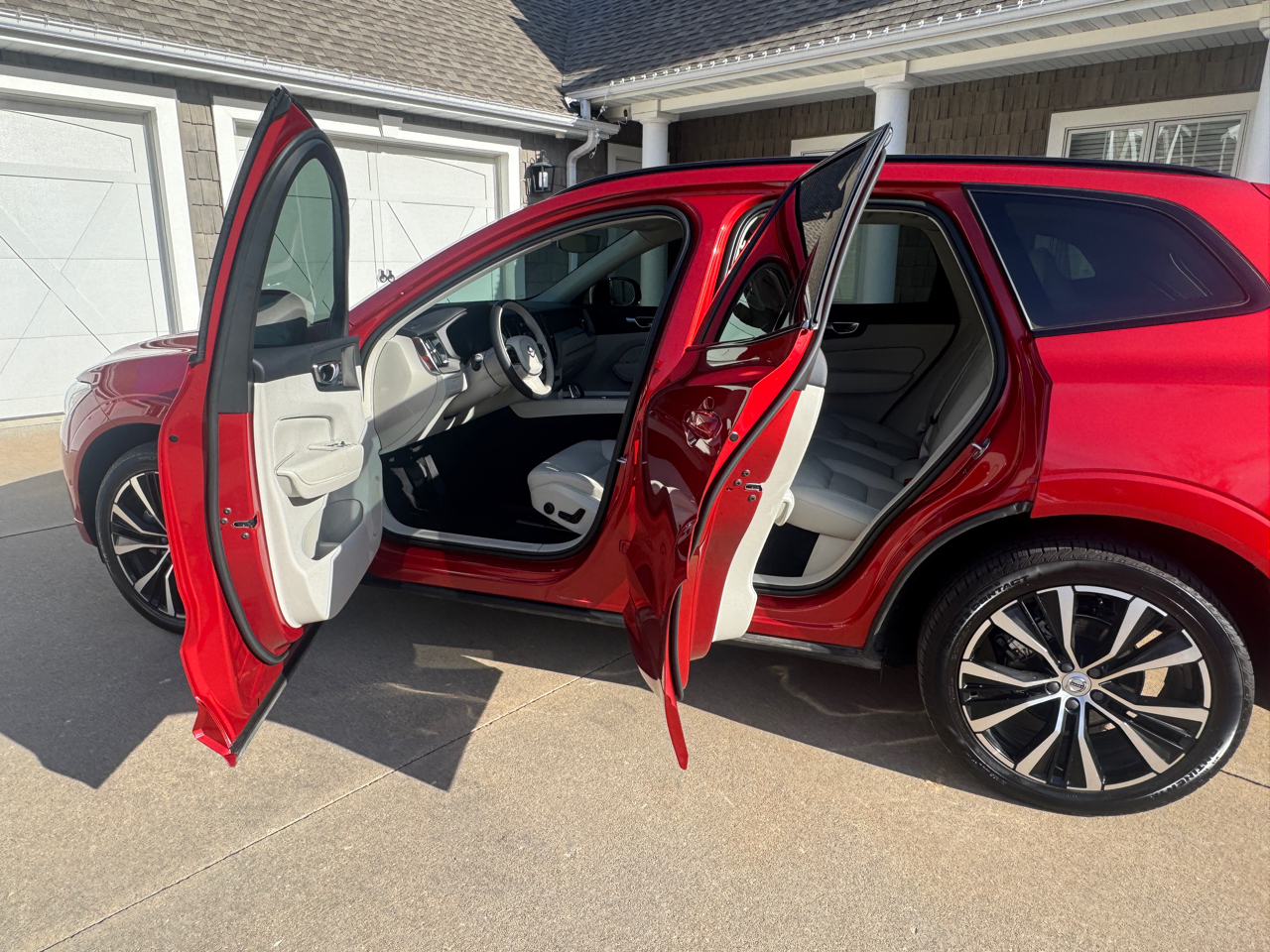 Volvo XC60 B5 AWD Plus Dark Theme 2023