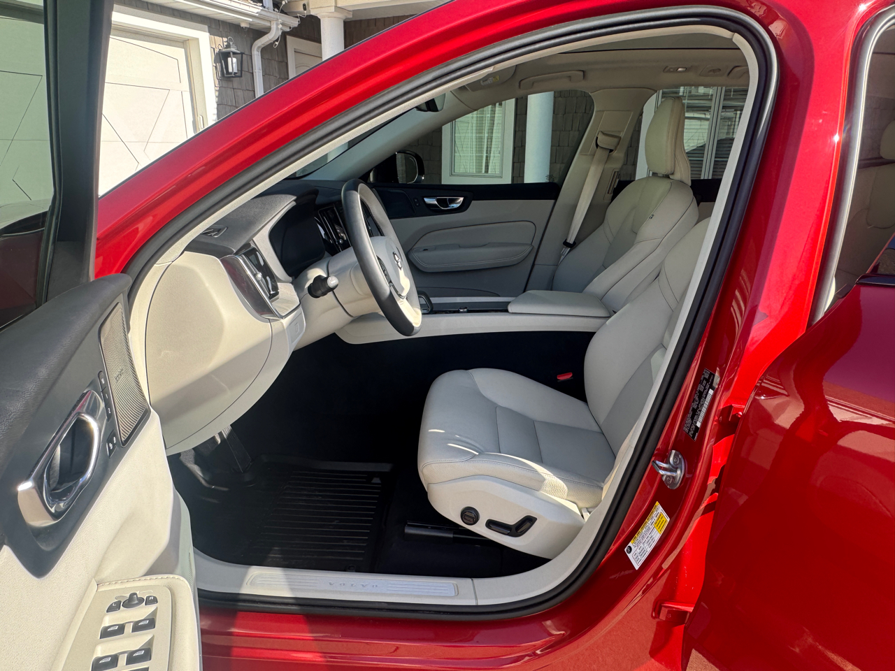 Volvo XC60 B5 AWD Plus Dark Theme 2023