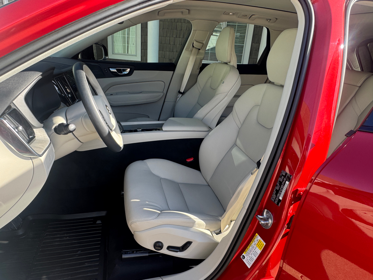 Volvo XC60 B5 AWD Plus Dark Theme 2023