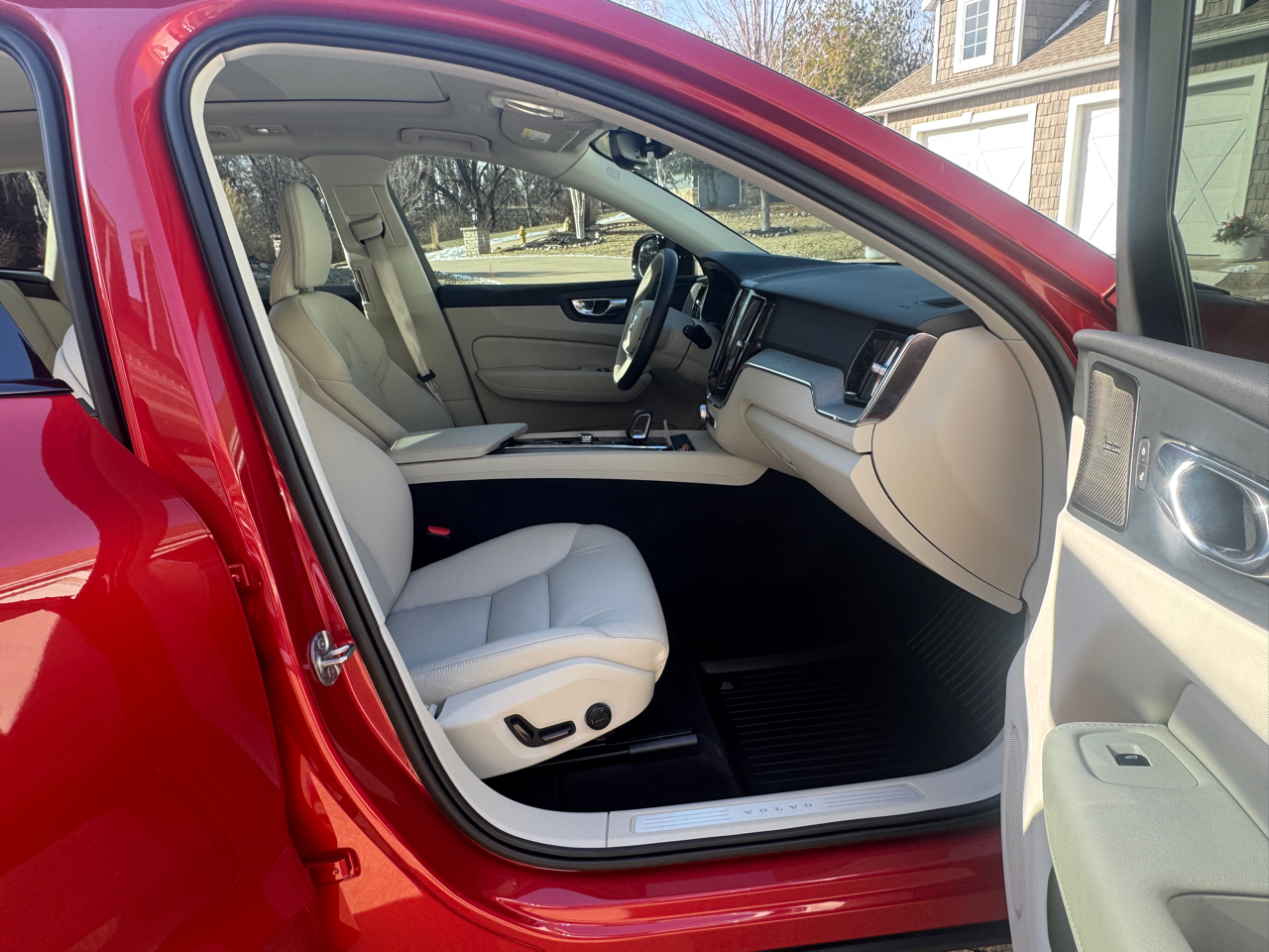 Volvo XC60 B5 AWD Plus Dark Theme 2023