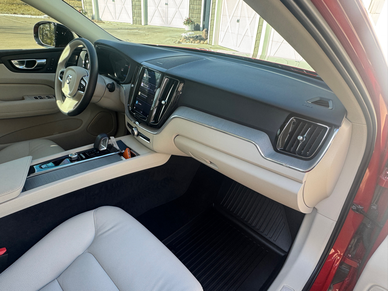 Volvo XC60 B5 AWD Plus Dark Theme 2023