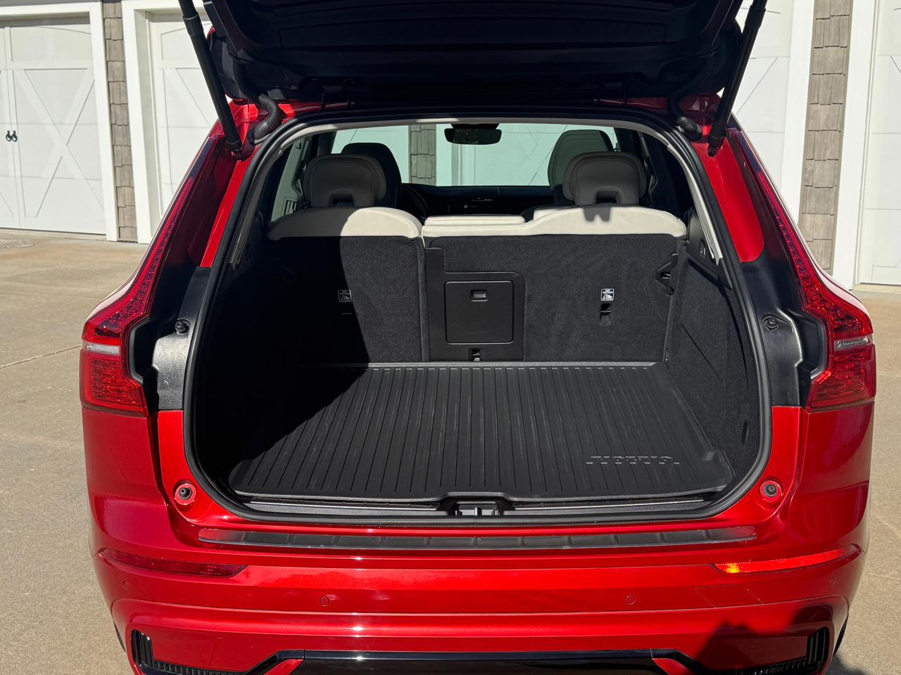 Volvo XC60 B5 AWD Plus Dark Theme 2023