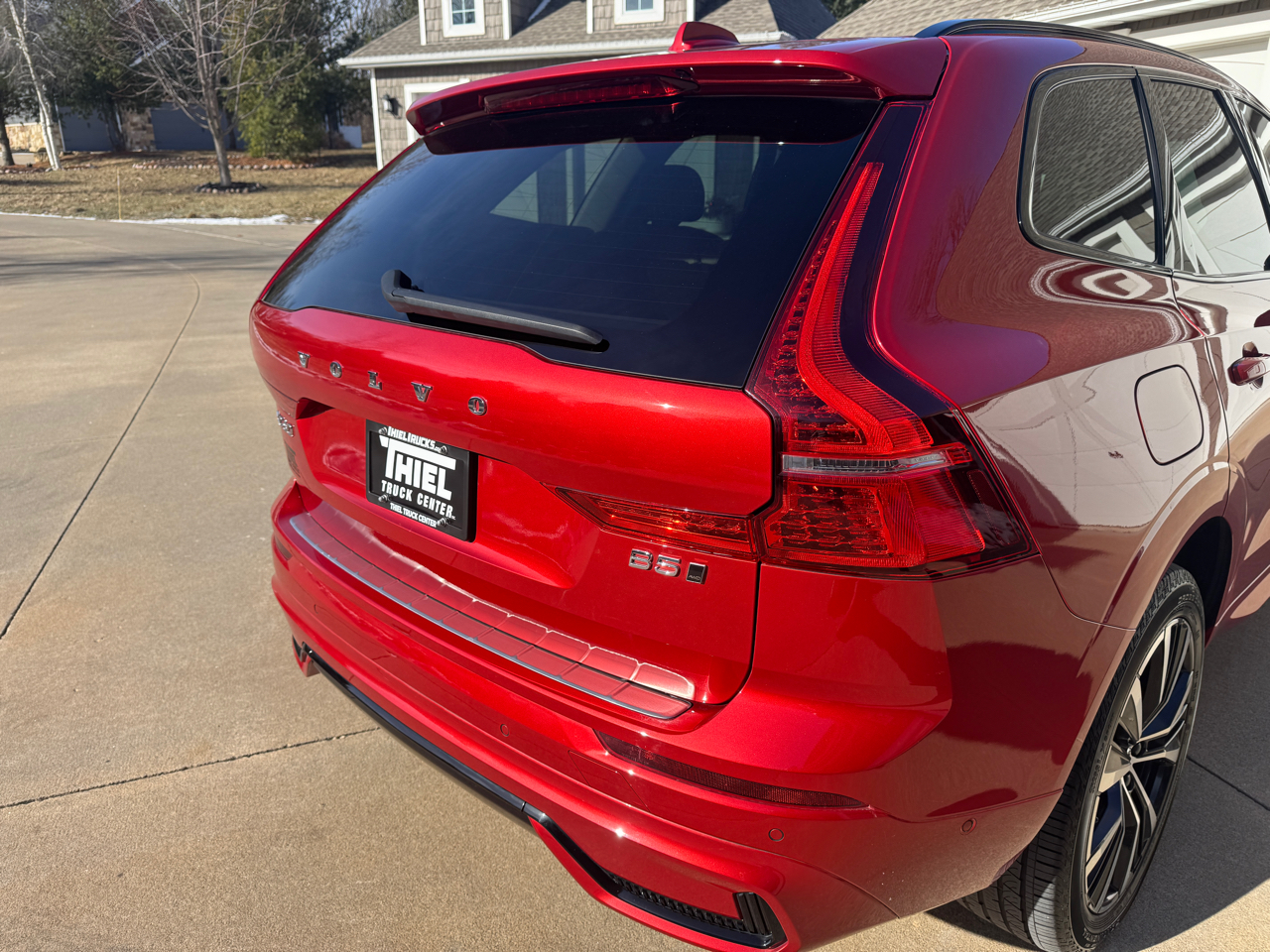 Volvo XC60 B5 AWD Plus Dark Theme 2023