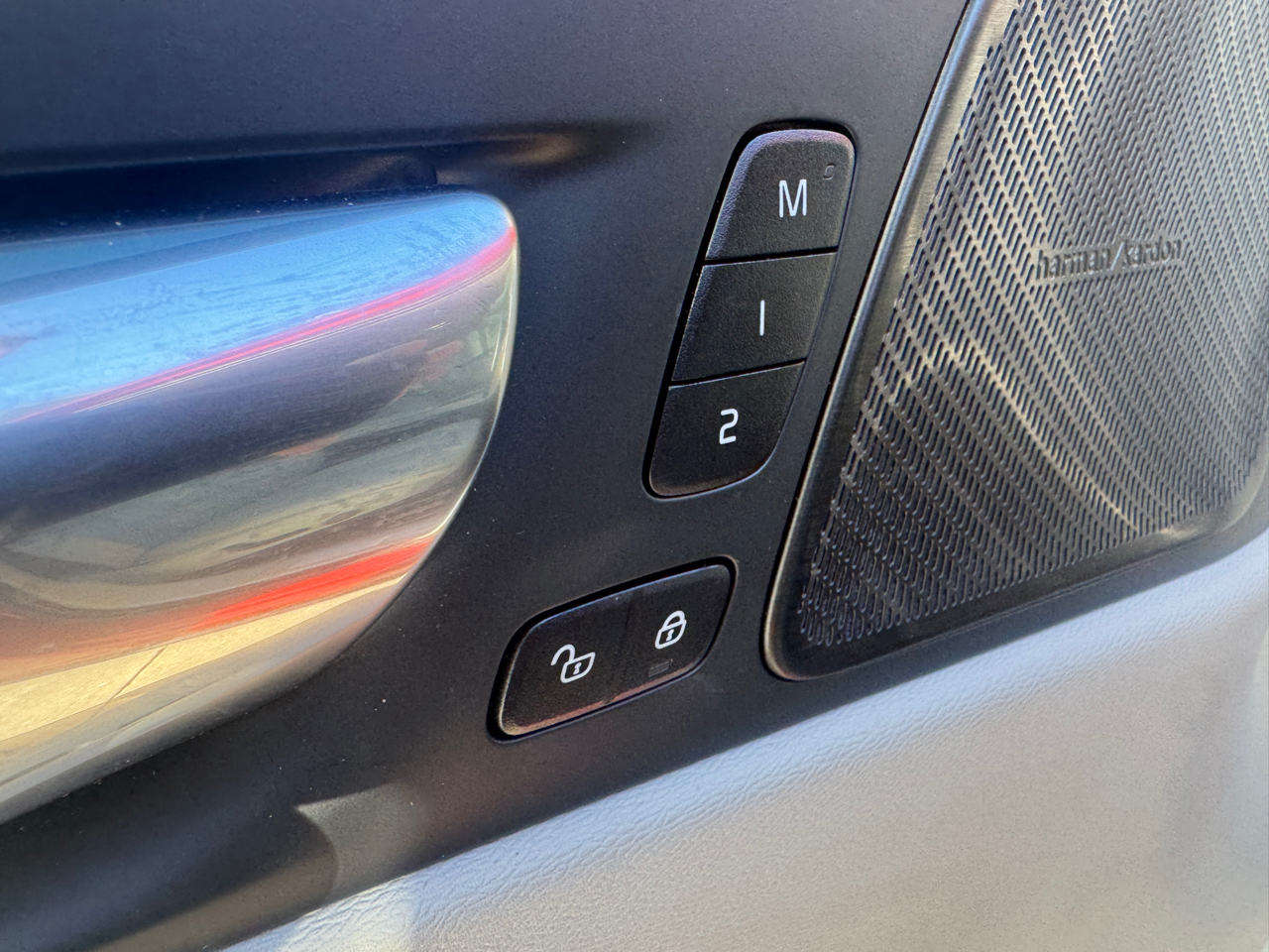 Volvo XC60 B5 AWD Plus Dark Theme 2023