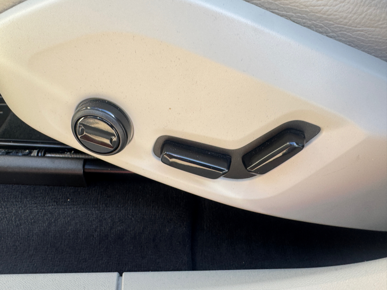 Volvo XC60 B5 AWD Plus Dark Theme 2023