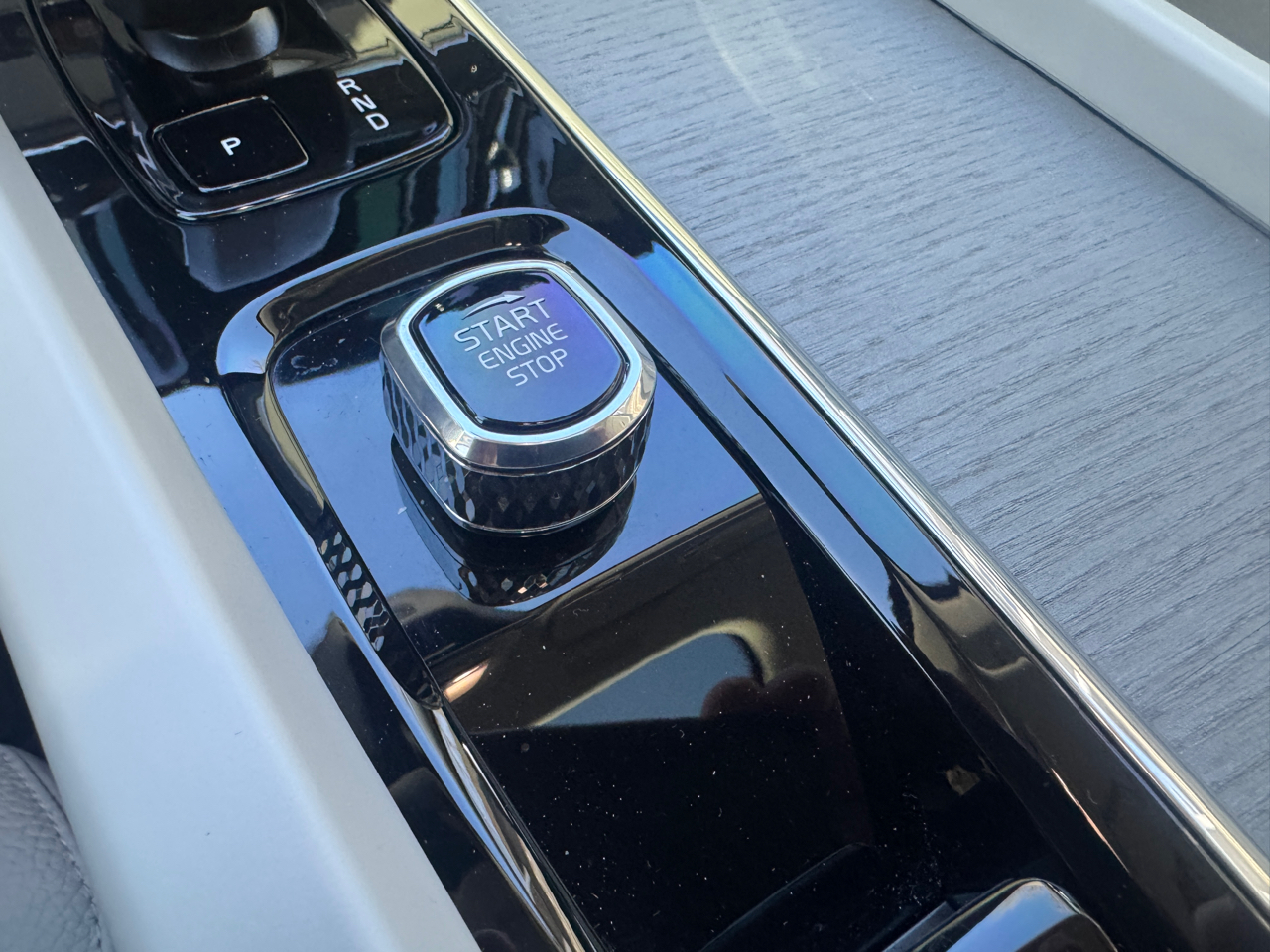 Volvo XC60 B5 AWD Plus Dark Theme 2023