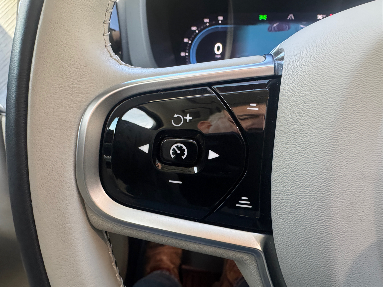 Volvo XC60 B5 AWD Plus Dark Theme 2023