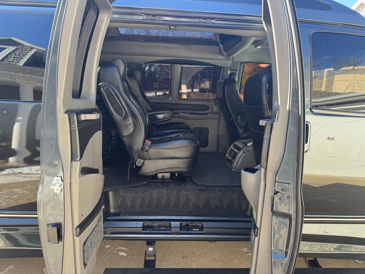 Chevrolet Express Cargo Van RWD 2500 155" 2019