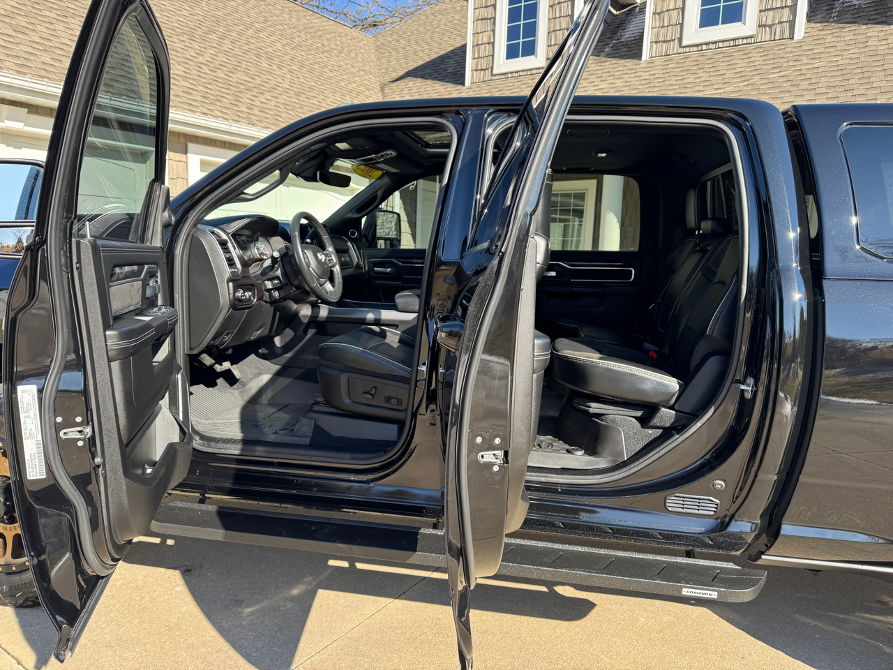 RAM 2500 Laramie 4x4 Crew Cab 6'4" Box 2023