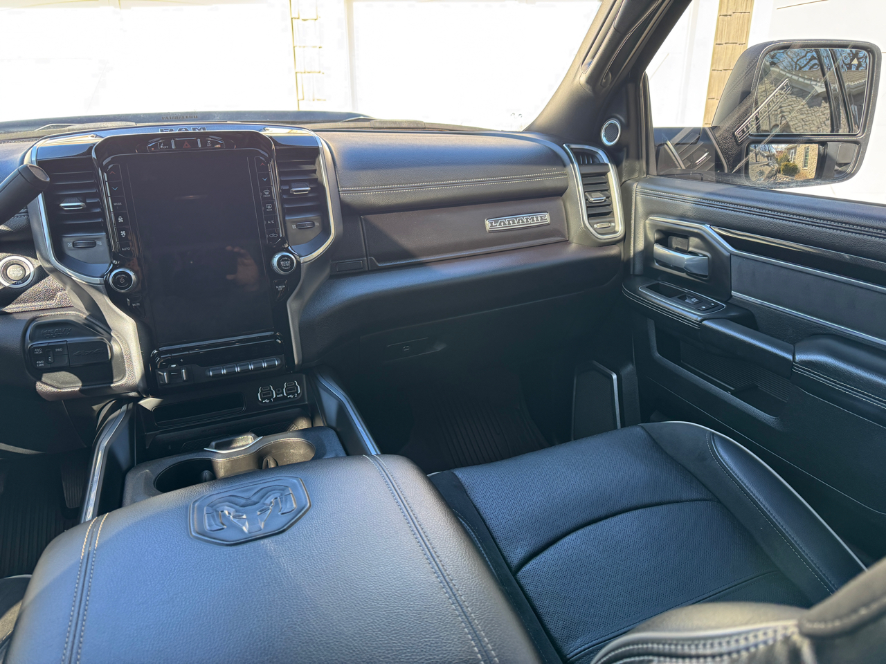 RAM 2500 Laramie 4x4 Crew Cab 6'4" Box 2023