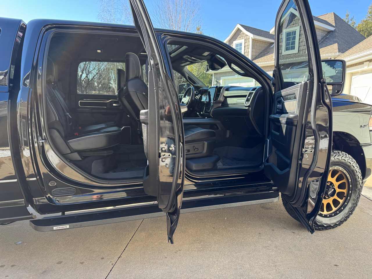 RAM 2500 Laramie 4x4 Crew Cab 6'4" Box 2023