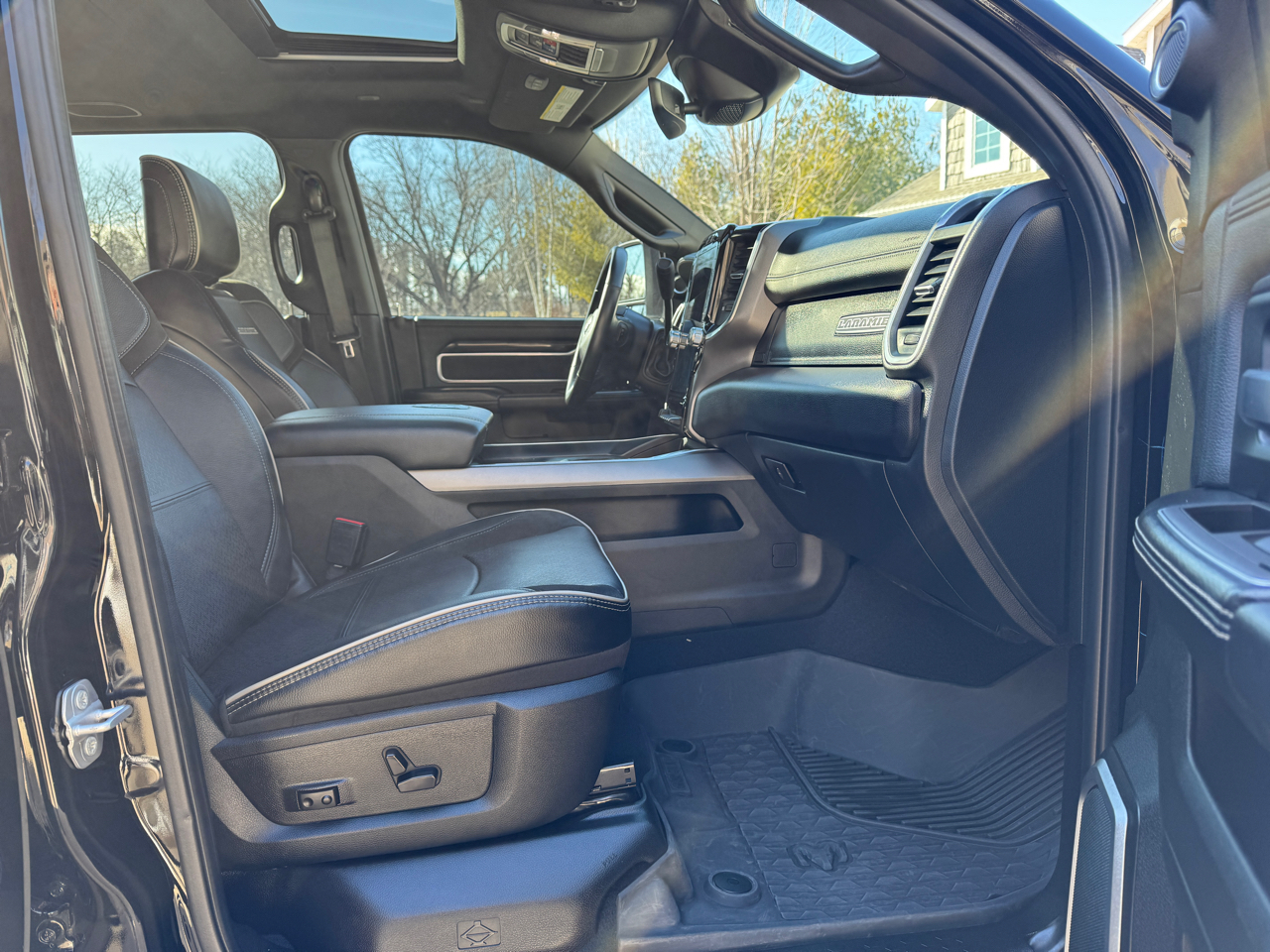 RAM 2500 Laramie 4x4 Crew Cab 6'4" Box 2023