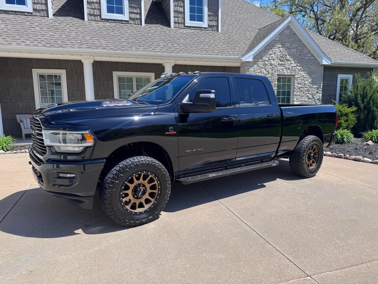 RAM 2500 Laramie 4x4 Crew Cab 6'4" Box 2023