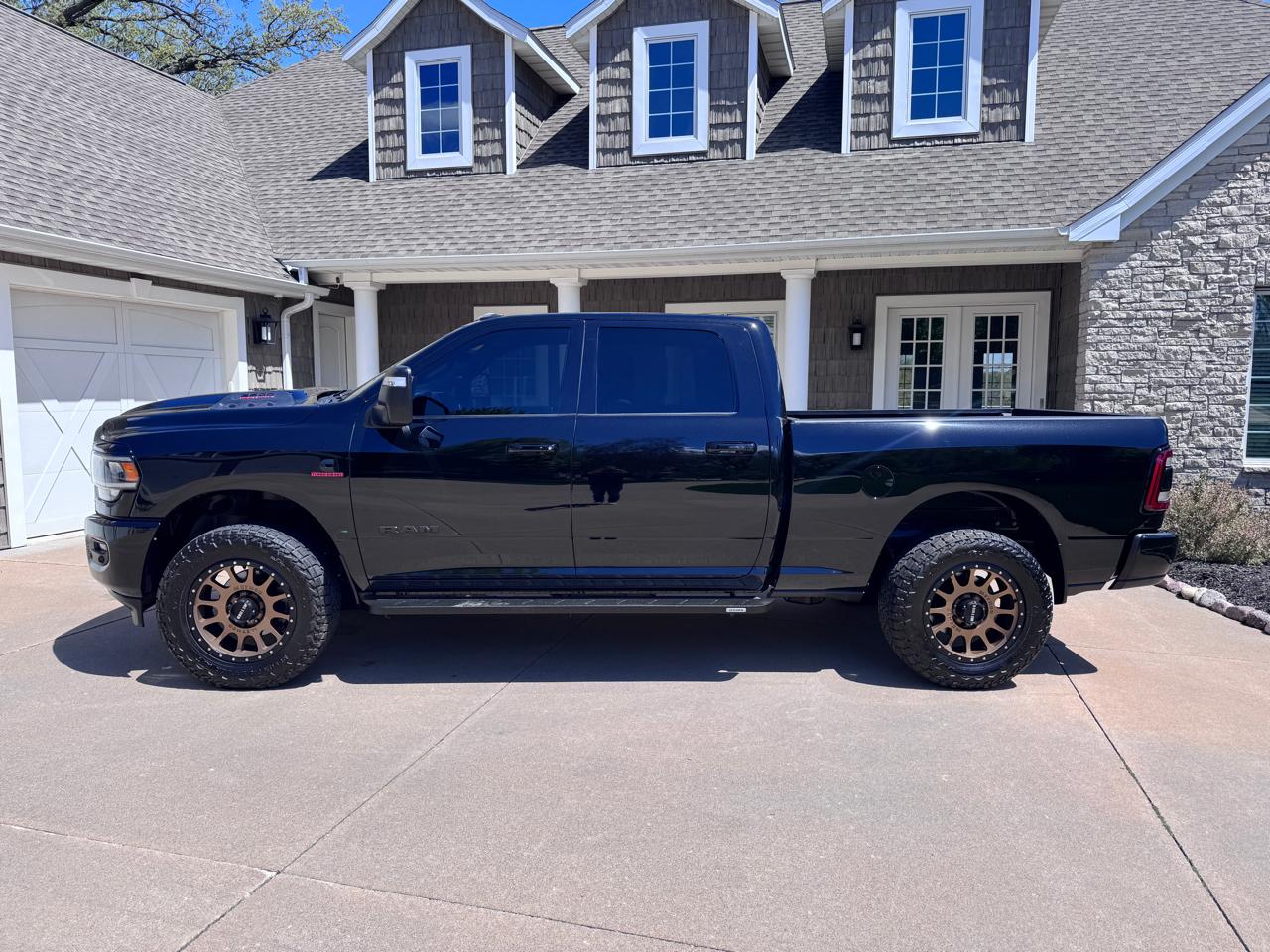 RAM 2500 Laramie 4x4 Crew Cab 6'4" Box 2023