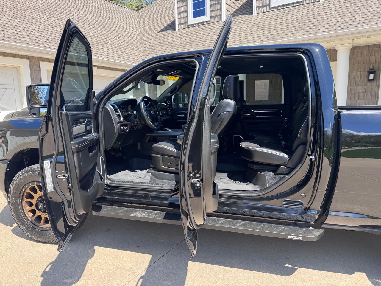 RAM 2500 Laramie 4x4 Crew Cab 6'4" Box 2023