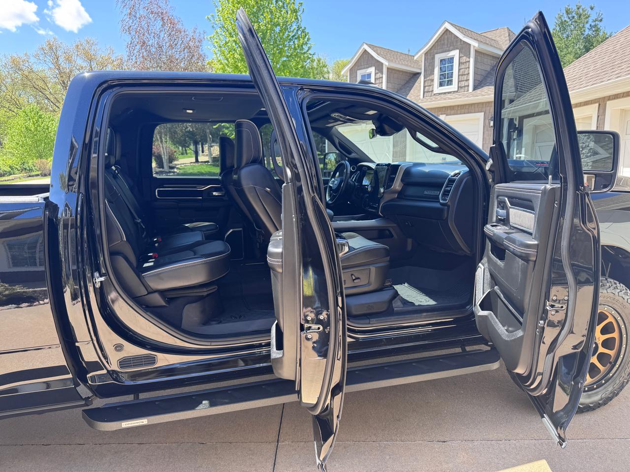 RAM 2500 Laramie 4x4 Crew Cab 6'4" Box 2023
