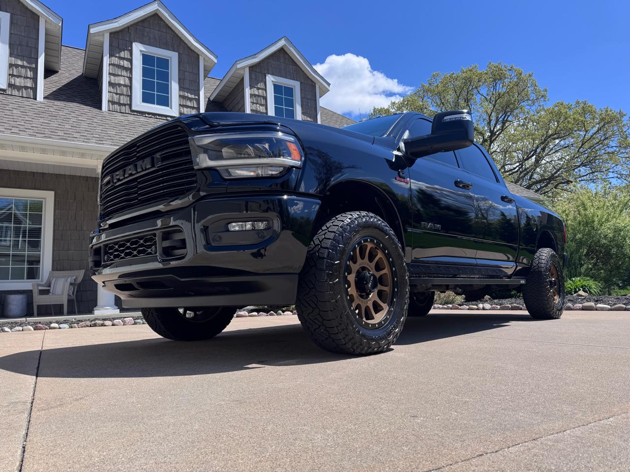 RAM 2500 Laramie 4x4 Crew Cab 6'4" Box 2023