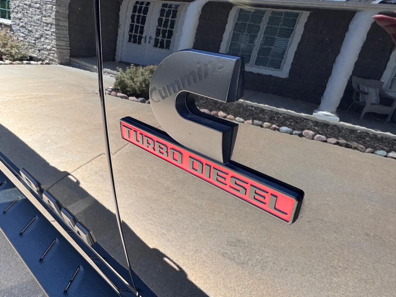 RAM 2500 Laramie 4x4 Crew Cab 6'4" Box 2023