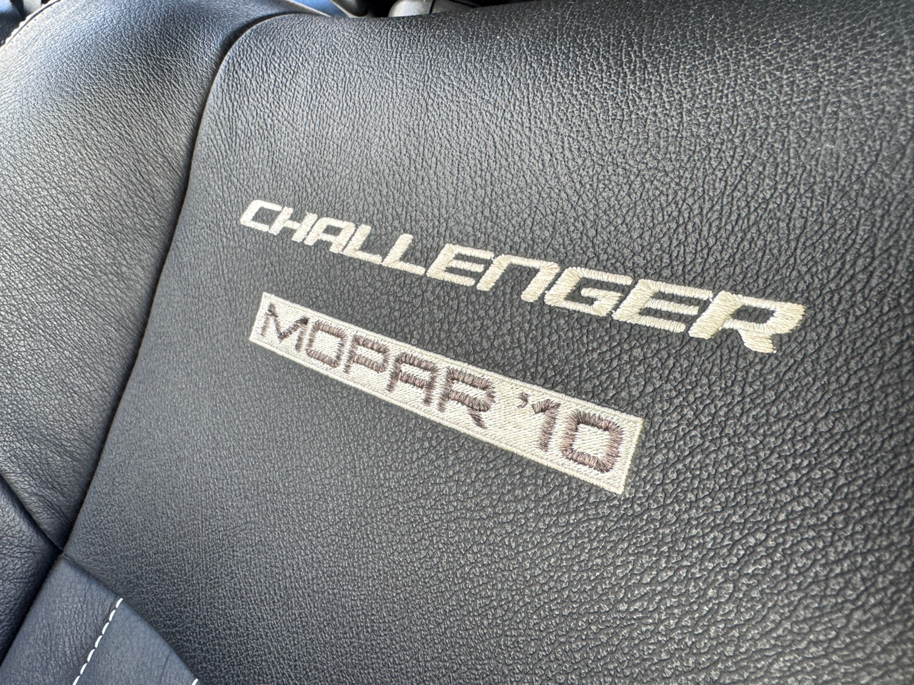 Dodge Challenger  2010