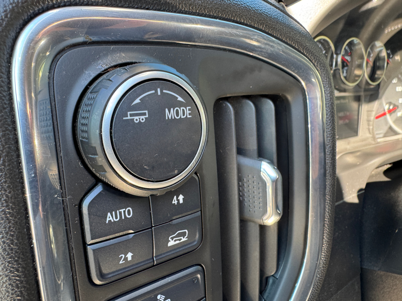 Chevrolet Silverado 1500 4WD Crew Cab 147" LT 2020